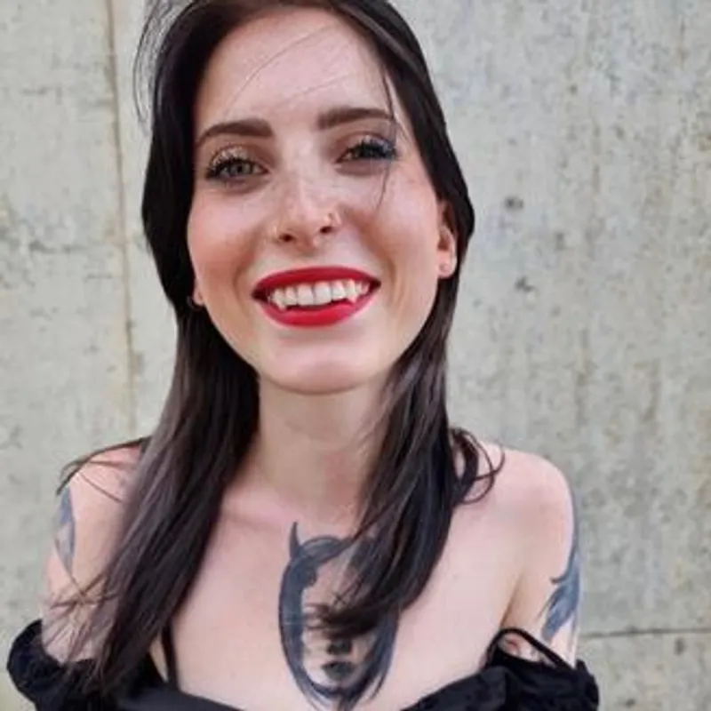 Profilbild von Lou-Nesbit, 26 Jahre aus Schwerin