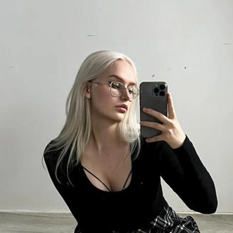 Profilbild von realela18, 24 Jahre aus Schwerin